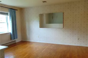643 Dogwood Ln, Stockertown Boro, PA 18040 - Photo 2