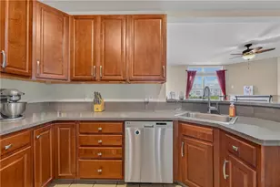 253 Blue Sage Dr, Allentown City, PA 18104 - Photo 10