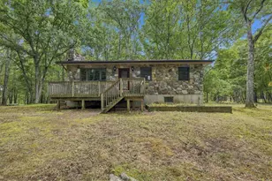 184 Swallow Cir, Bushkill, PA 18324 - Photo 1