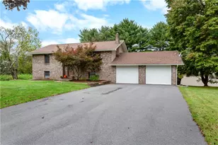 1004 Tara View Dr, Stroud Twp, PA 18360 - Photo 2