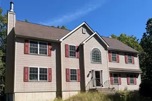 310 Lee's Run Cir, East Stroudsburg, PA 18302 - Photo 2