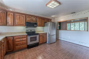 1404 Highpoint Rd, Springfield Twp, PA 18036 - Photo 6