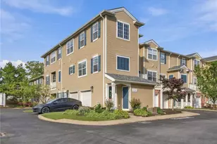 876 Nittany Ct, South Whitehall Township, PA 18104 - Photo 2