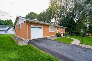 171 Victory Ln, Nazareth Boro, PA 18064 - Photo 4