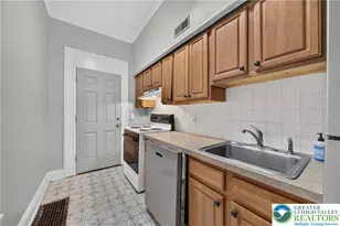 317 N 10th St, Allentown City, PA 18102 - Photo 2