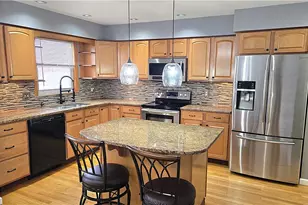 1946 Alberta Dr, Whitehall Township, PA 18052 - Photo 4
