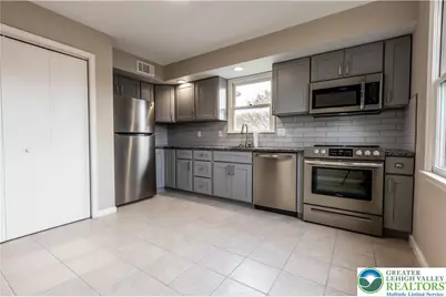 4070 Winfield Terrace, Palmer Twp, PA 18045 - Photo 8