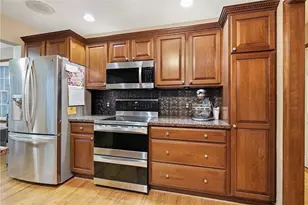407 Danielle Dr, Bushkill Twp, PA 18064 - Photo 10