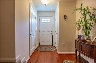 8 Yellow Rose Ln, Palmer Twp, PA 18045 - Photo 2