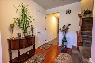 8 Yellow Rose Ln, Palmer Twp, PA 18045 - Photo 4