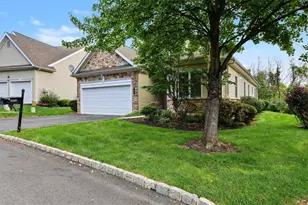 5086 Valley Stream Ln, Macungie Boro, PA 18062 - Photo 2