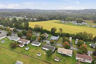 4230 Heritage Ln, Lehigh Township, PA 18088 - Photo 30
