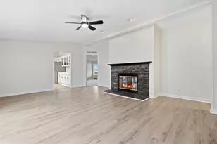 4230 Heritage Ln, Lehigh Township, PA 18088 - Photo 4