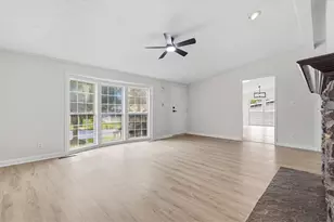 4230 Heritage Ln, Lehigh Township, PA 18088 - Photo 6