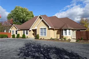 427 Washington St, Wind Gap Boro, PA 18091 - Photo 1