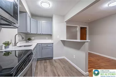 808 S 10th Street, Allentown City, PA 18103 - Photo 10
