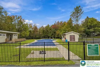 425 Scotch Pine Drive, Pocono Summit, PA 18346 - Photo 12