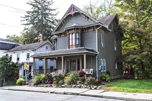 527 Delaware Ave, Portland Boro, PA 18343 - Photo 1
