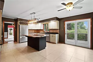 5538 Heather Ln, South Whitehall Township, PA 18069 - Photo 8