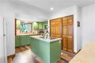 12 E Babbitt Ave, Pen Argyl Boro, PA 18072 - Photo 8