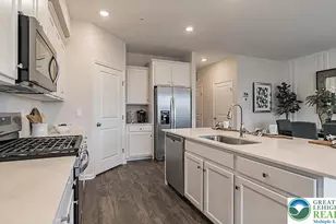 1043 Turnstone Dr, Upper Macungie Township, PA 18051 - Photo 2