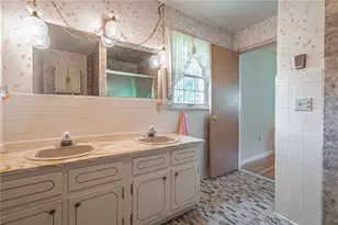 3831 Oakwood Trail, South Whitehall Township, PA 18103 - Photo 16