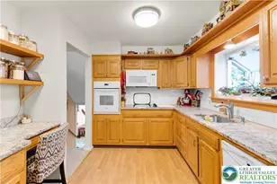 523 Alpine Cir, Emmaus Boro, PA 18049 - Photo 10