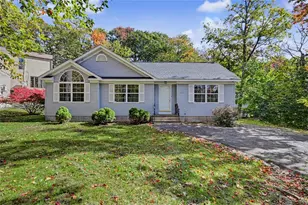7193 Falstaff Dr, Coolbaugh Twp, PA 18466 - Photo 2