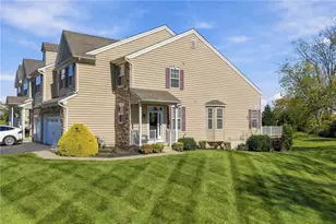 186 Redclover Ln, Upper Macungie Township, PA 18104 - Photo 2