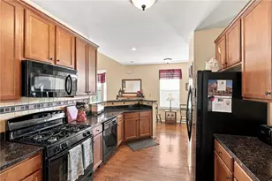 186 Redclover Ln, Upper Macungie Township, PA 18104 - Photo 6