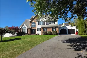 1906 Grouse Ct, Forks Twp, PA 18040 - Photo 4