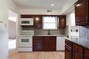 2926 Whitemarsh Pl, Lower Macungie Township, PA 18062 - Photo 4