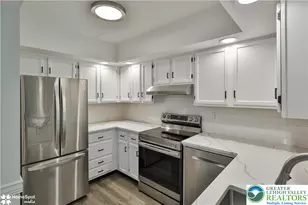 2666 Rolling Green Pl, Macungie Boro, PA 18062 - Photo 6