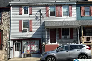 127 E Main St, Bath Boro, PA 18014 - Photo 1