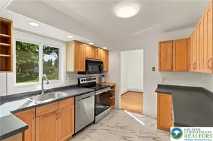 2102 W Fairview St, Allentown City, PA 18104 - Photo 10