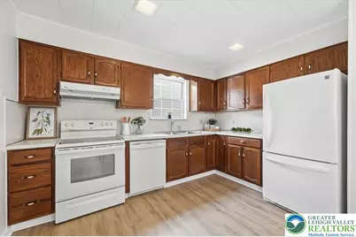 2010 Columbia Avenue, Whitehall Township, PA 18052 - Photo 8