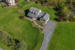 4015 Country Side Ln, Lower Saucon Township, PA 18055 - Photo 4
