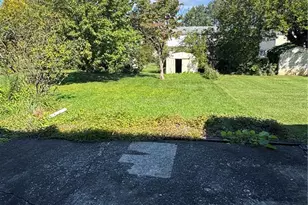 5661 Greens Dr, Lower Macungie Township, PA 18106 - Photo 12