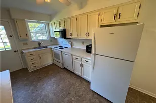 5661 Greens Dr, Lower Macungie Township, PA 18106 - Photo 10