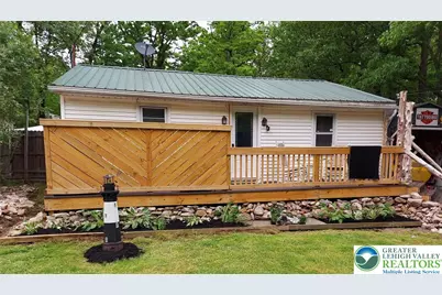 999 Glass Street, Pen Argyl Boro, PA 18072 - Photo 1