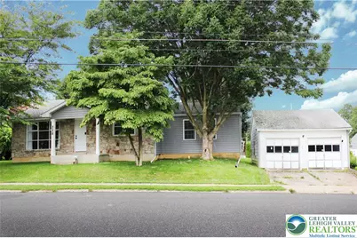 220 Rentzheimer Drive, Hellertown, PA 18055 - Photo 1