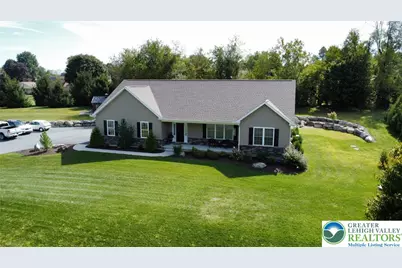 202 Silver Fox Trail, Bushkill Twp, PA 18064 - Photo 1