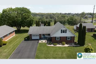 554 Mountain View Avenue, Bushkill Twp, PA 18064 - Photo 1
