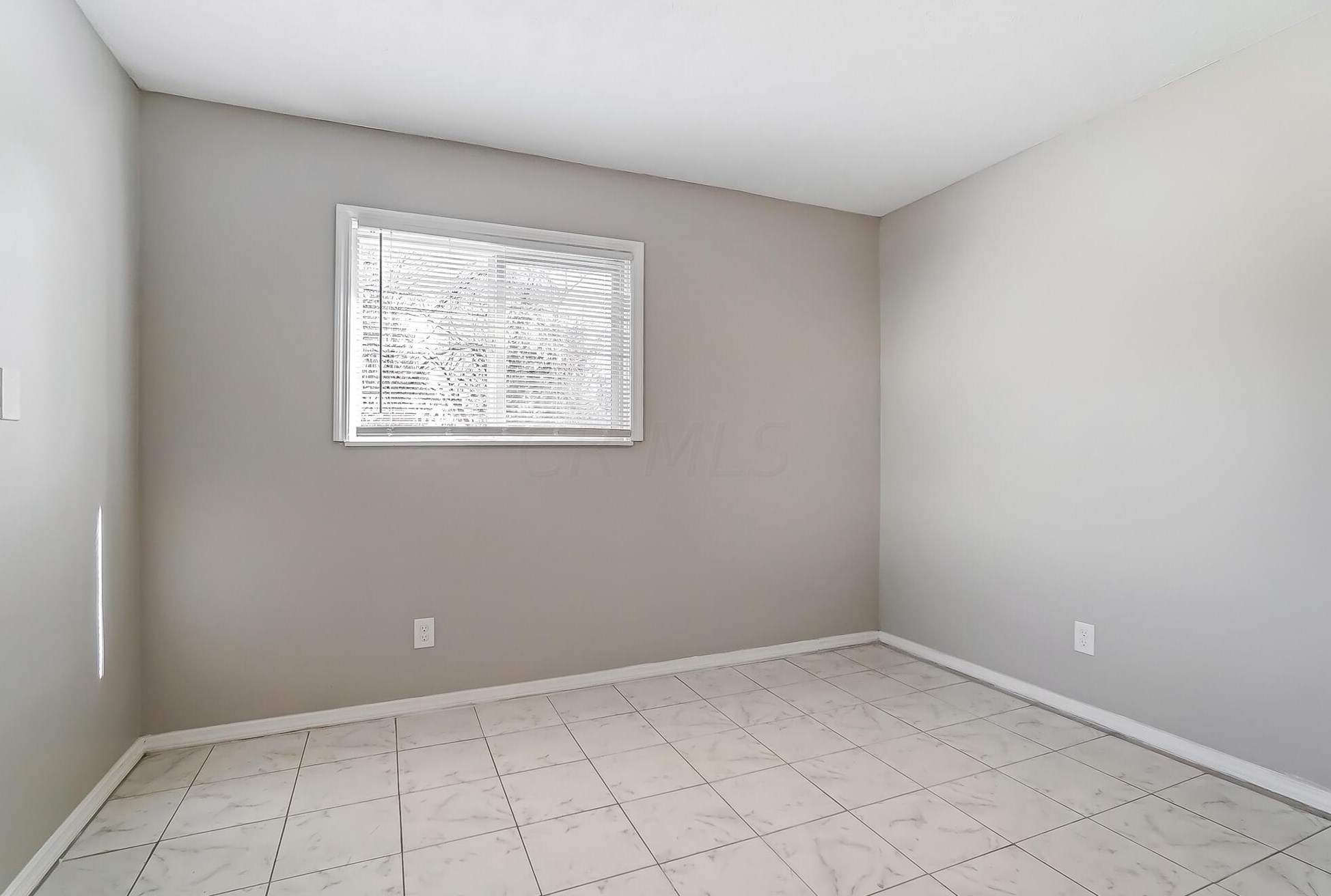 3044 Fairwood Ave, Columbus OH 43207-3273 exterior