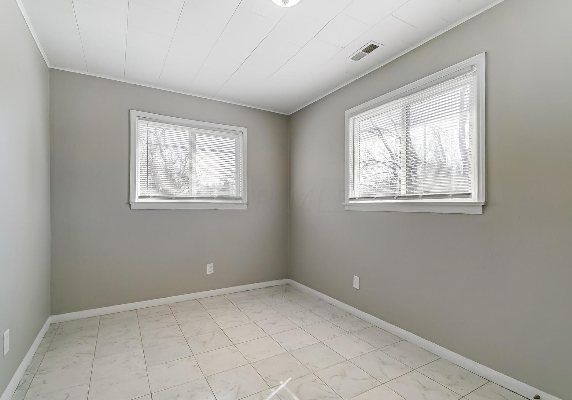 3044 Fairwood Ave, Columbus OH 43207-3273 exterior