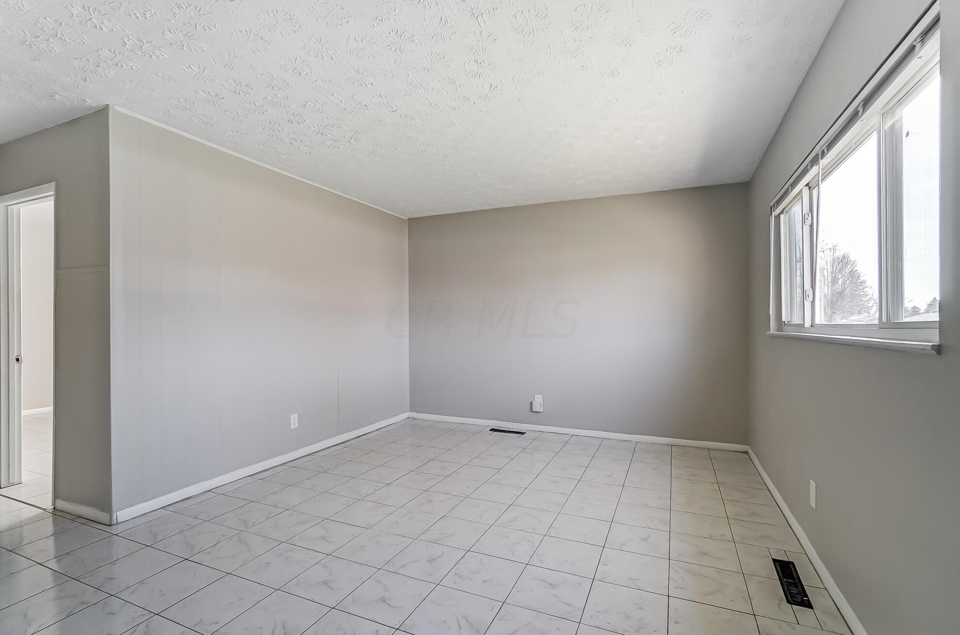 3044 Fairwood Ave, Columbus OH 43207-3273 exterior