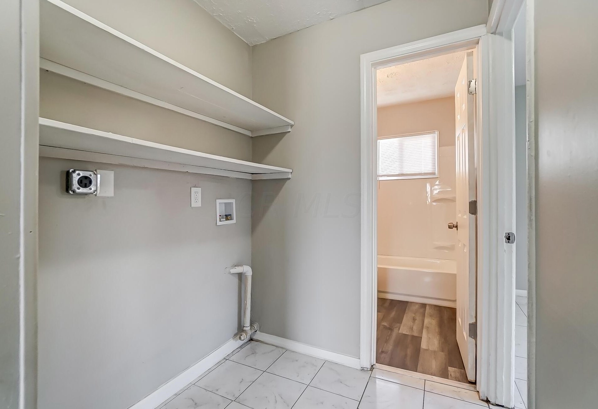 3044 Fairwood Ave, Columbus OH 43207-3273 exterior