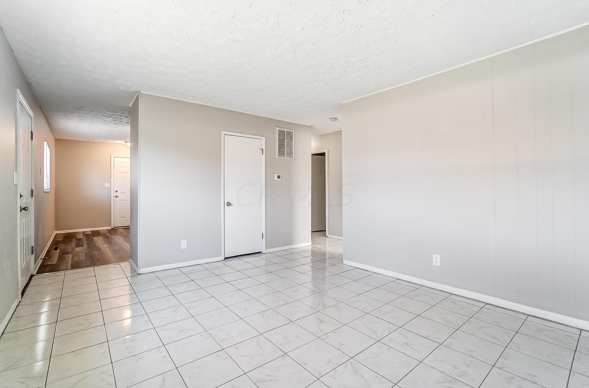 3044 Fairwood Ave, Columbus OH 43207-3273 exterior