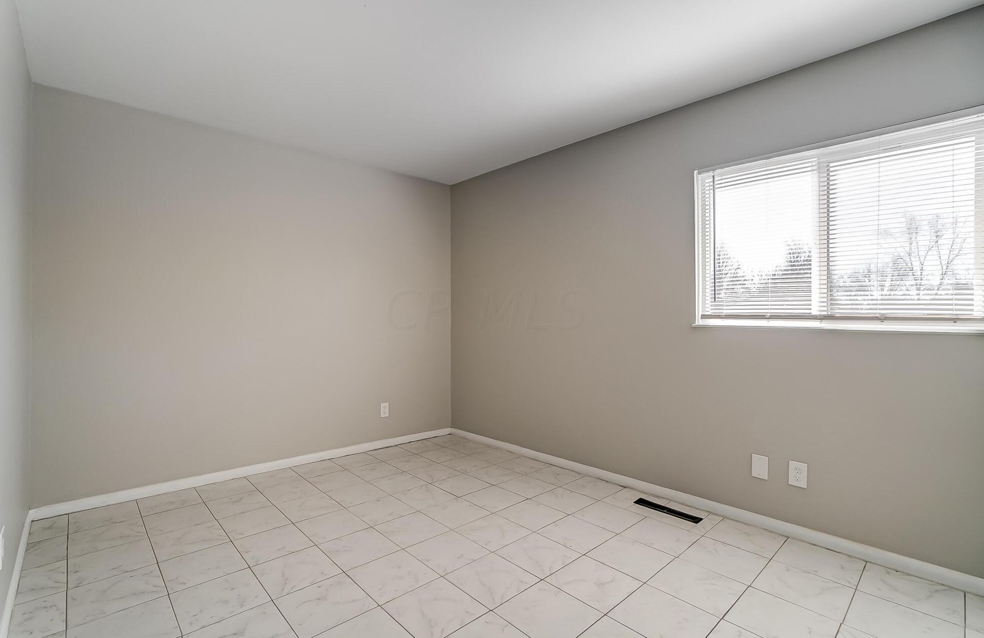 3044 Fairwood Ave, Columbus OH 43207-3273 exterior