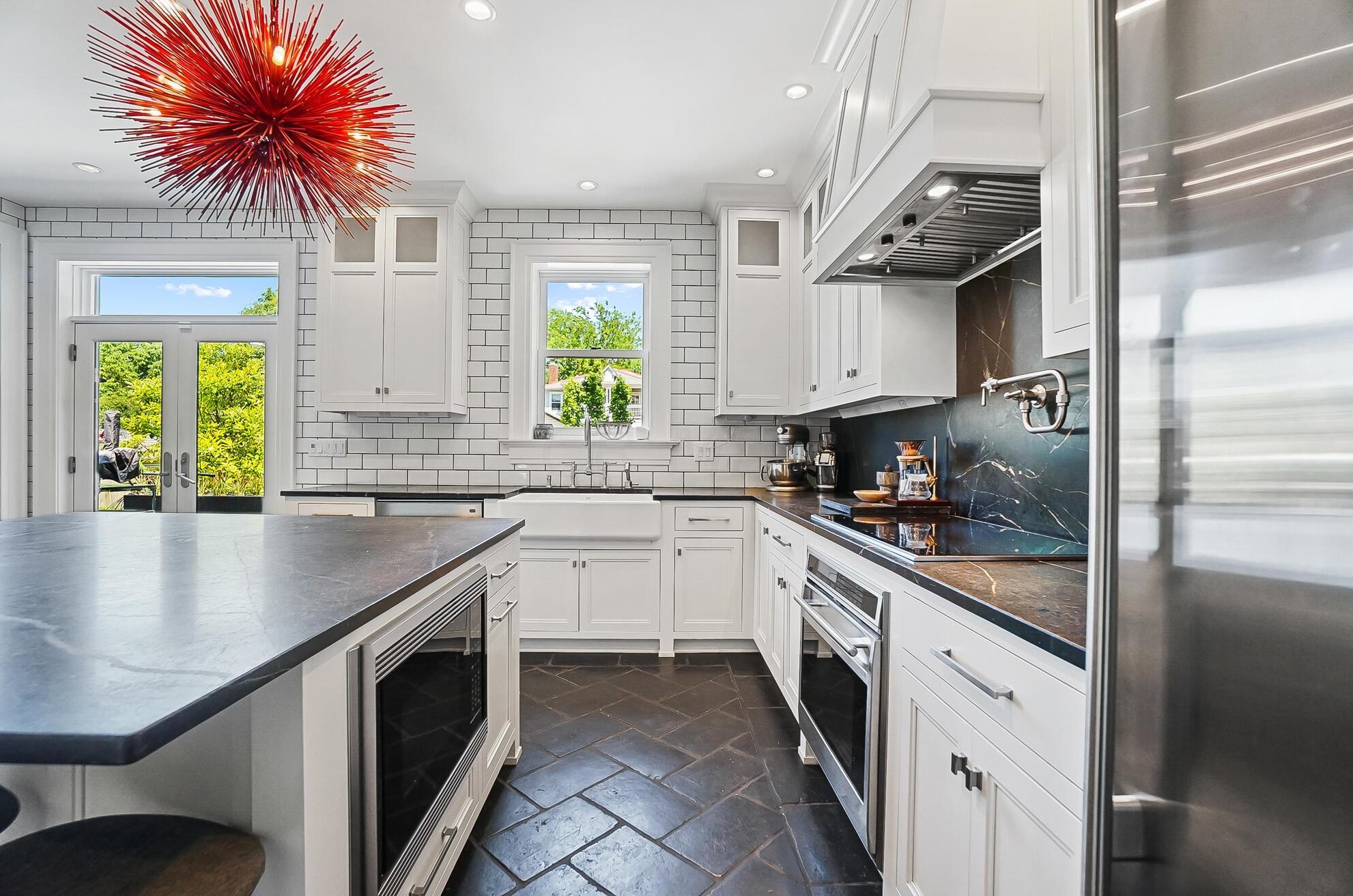 158 Buttles Ave, Columbus OH 43215-1402 exterior